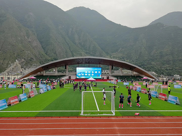 摩登7九寨沟南坪中学体育场工程案例