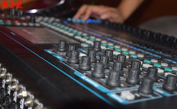 摩登7户内外舞台音响系统调音台编组功能介绍