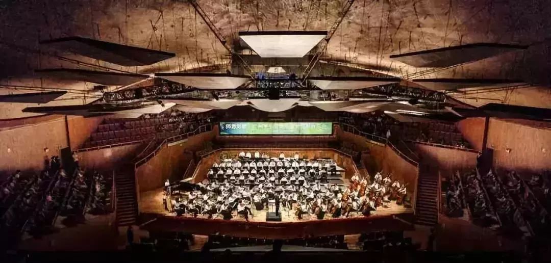 我们最熟悉的星海音乐厅就是山谷梯田厅