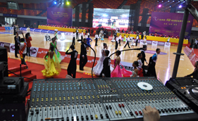 摩登7案例-花都风神体育馆